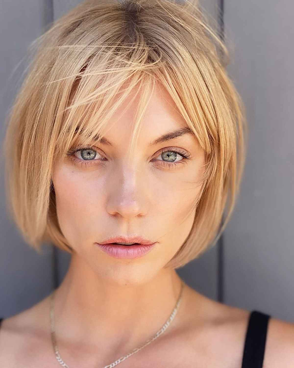 natural short blonde bob