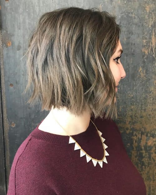 Picture of a short triangular bob hairstyle for long faces