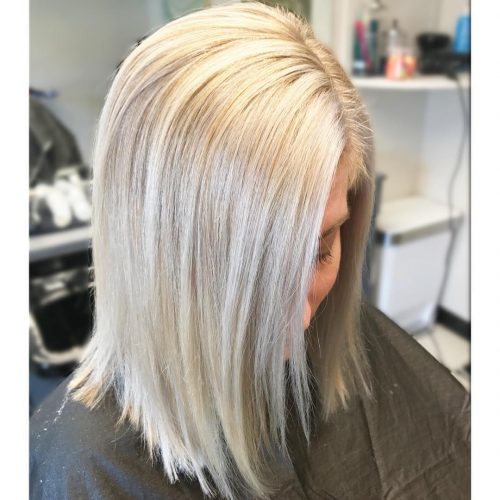 Picture of a splendid straight blonde shoulder-length hair