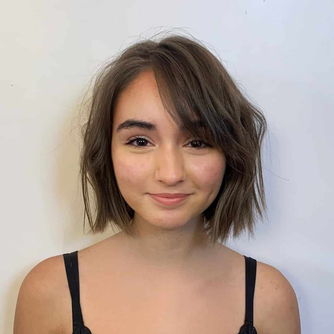 short choppy hairstyle with side bangs for fine hair