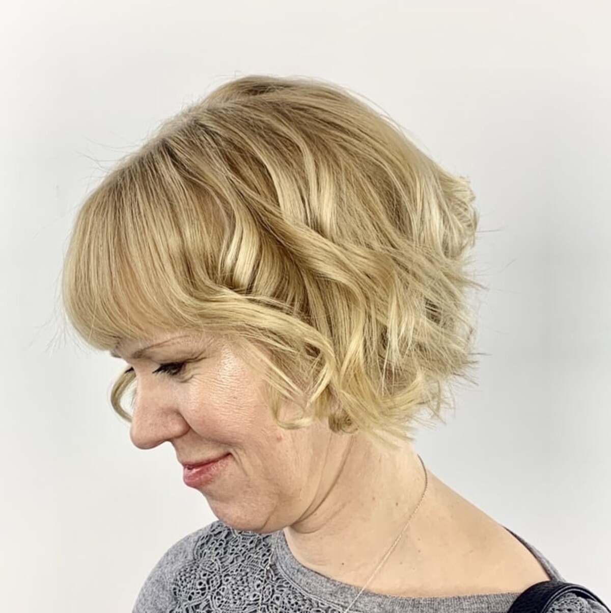 short curly graduated bob cut