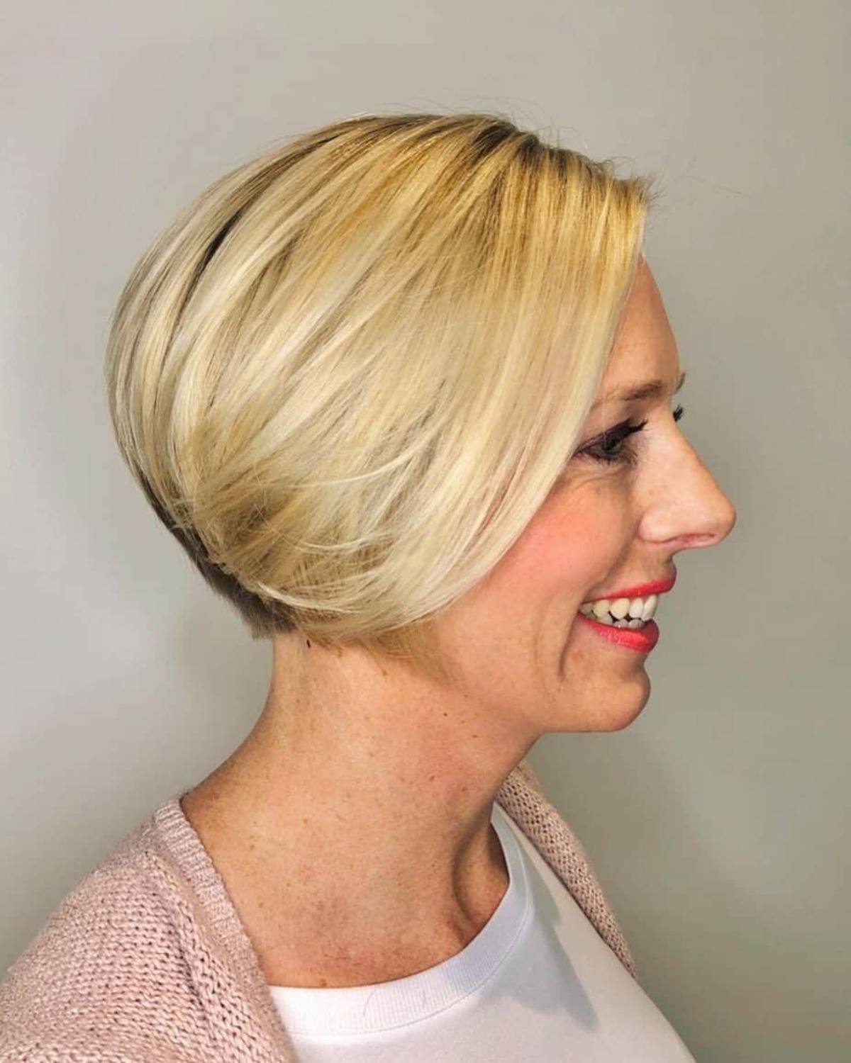 short ear length graduated bob haircut