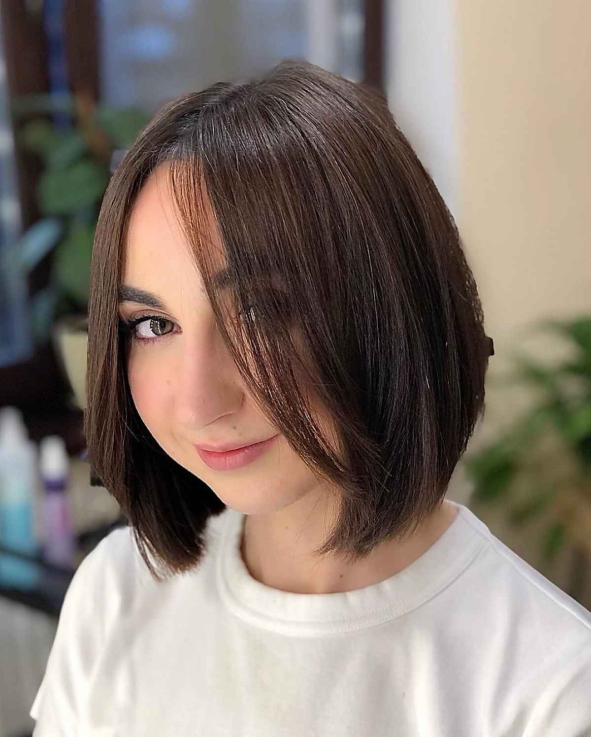 Short Straight Bob for Round Faces