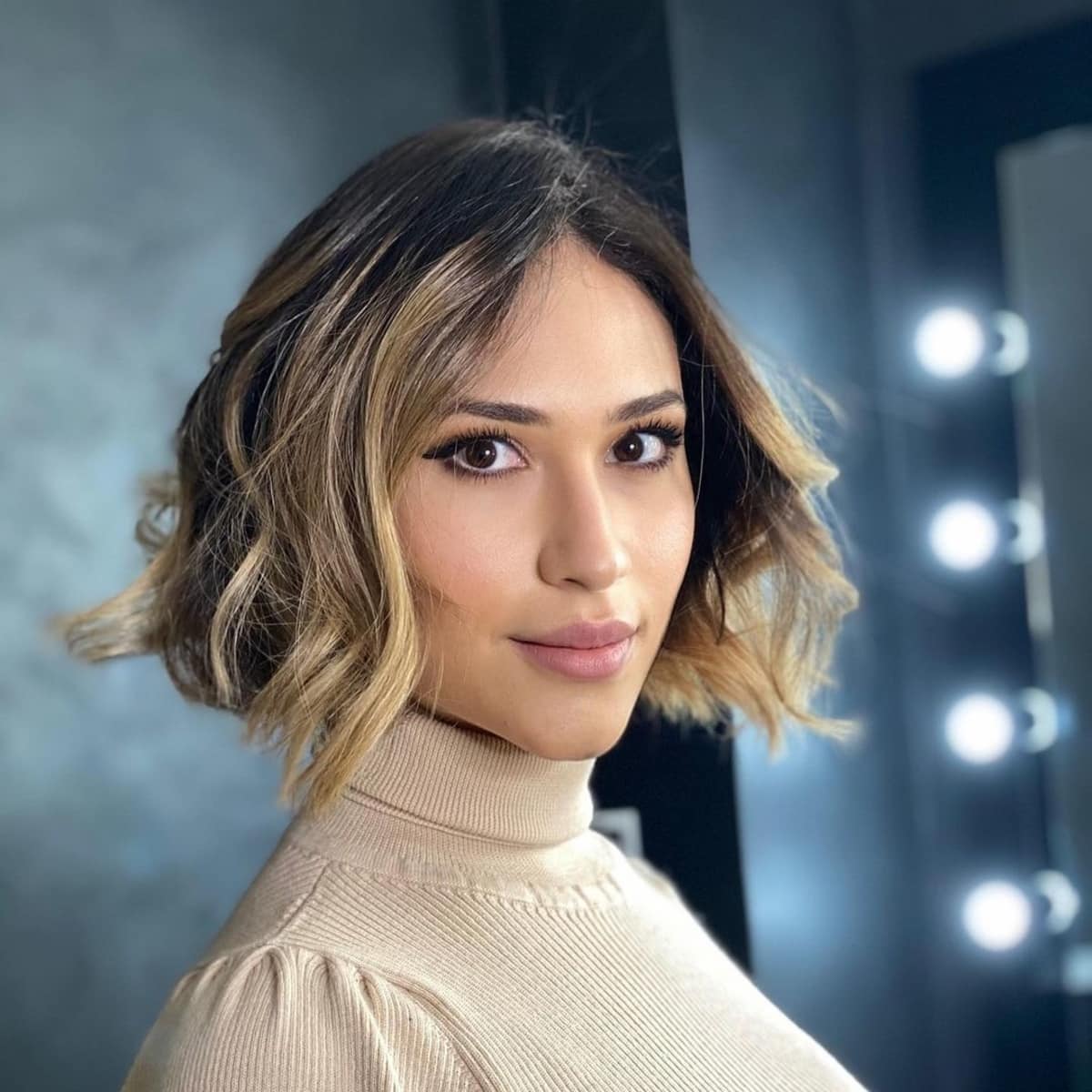 Short textured bob for thin hair