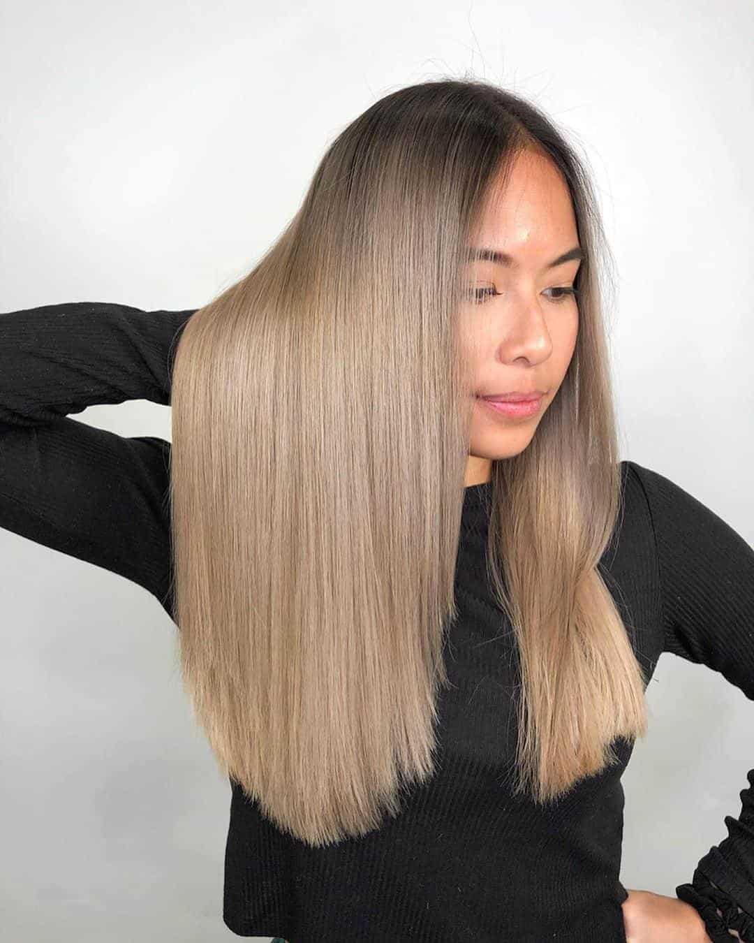 Sophisticated Bronde Balayage on Straight Hair