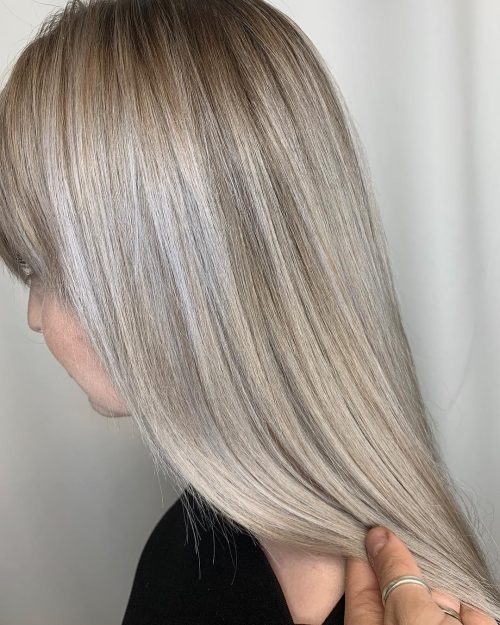 Straight hair with champagne blonde balayage