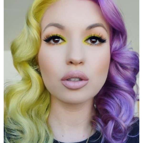 Two Toned Medium Haircut For Wavy Hair