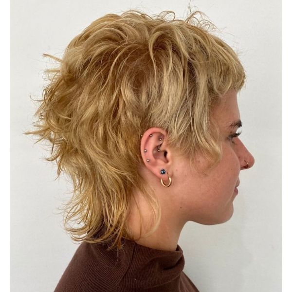 Wavy Messy Cute Mullet Hairstyle With Golden Blonde cute hairstyles for short hair