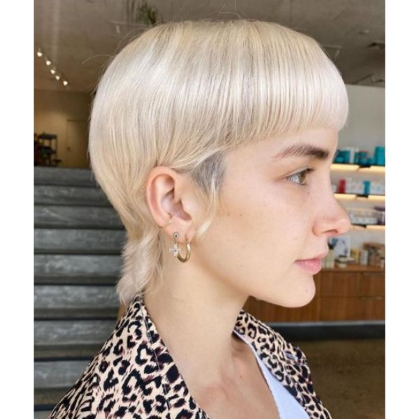 101 Popular Short Haircuts for Women to Try in 2024 (Hairstyles Guide)