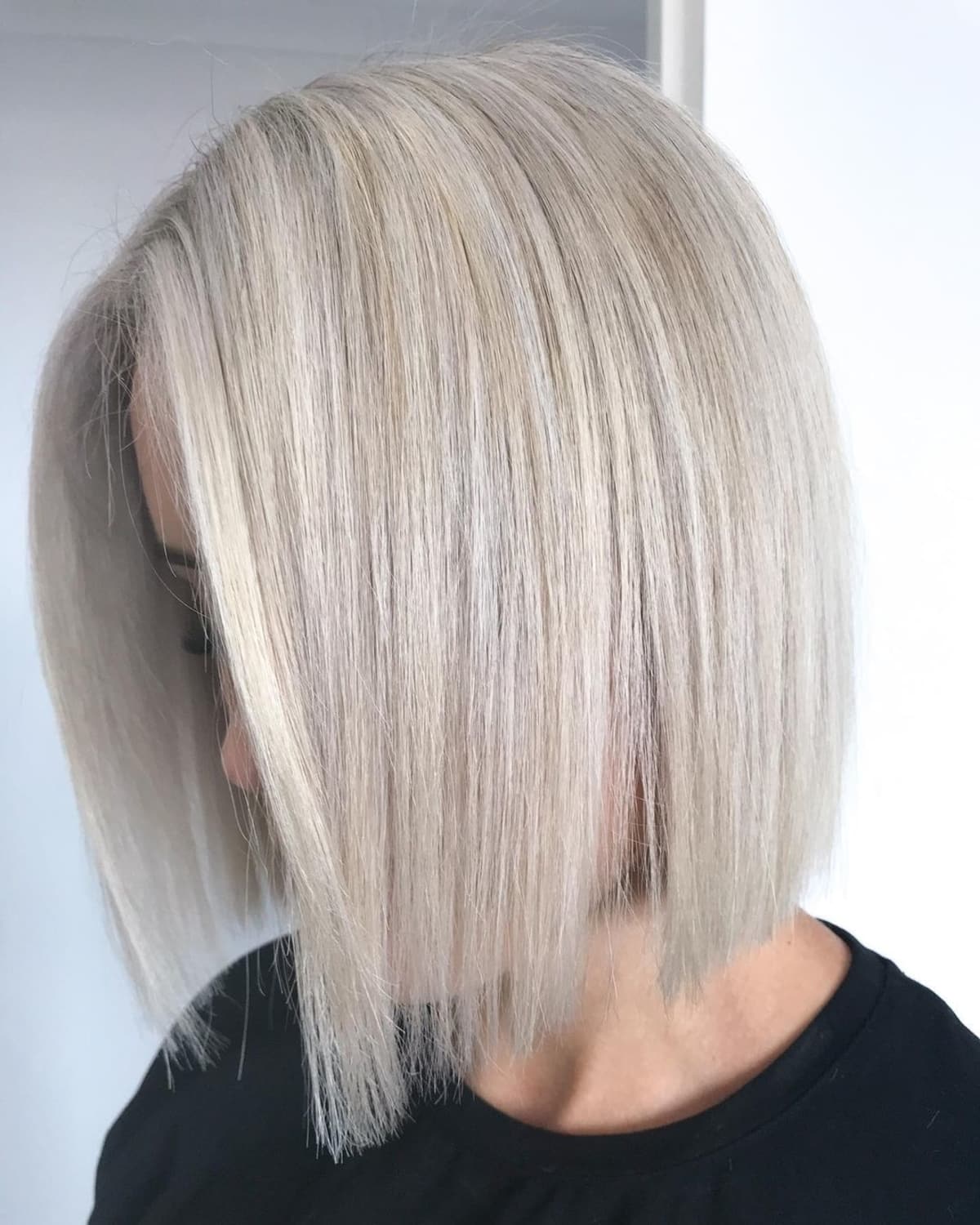 Zero-Elevation Icy Blonde Bob