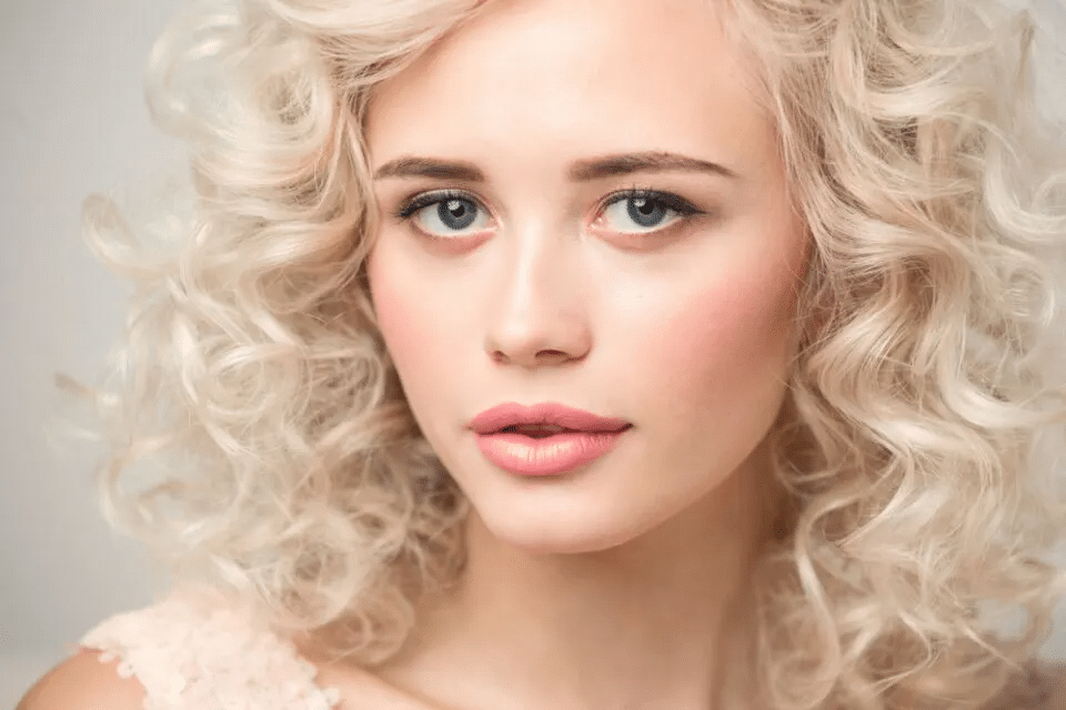 20 Shimmering Shades of Platinum Blonde Hair