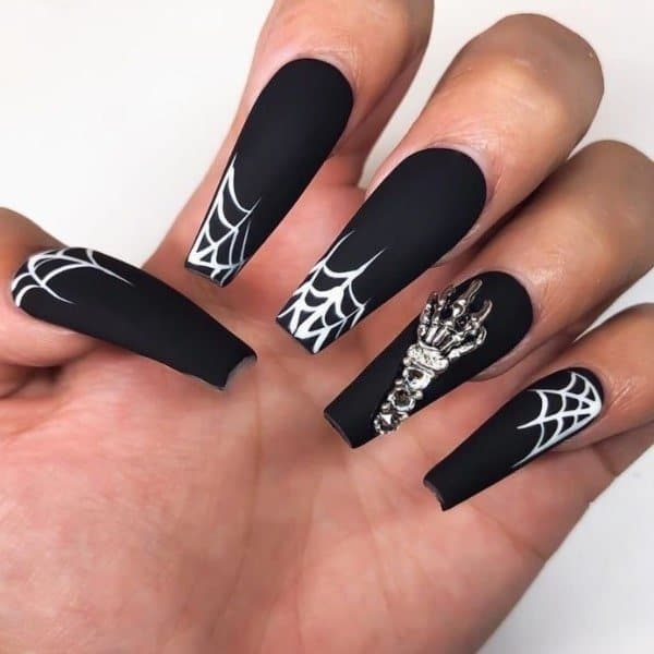 Halloween Spider Web Nails (1)