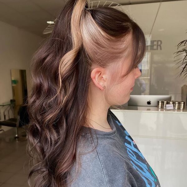 brown peekaboo hair - a girl wearing gray shirt