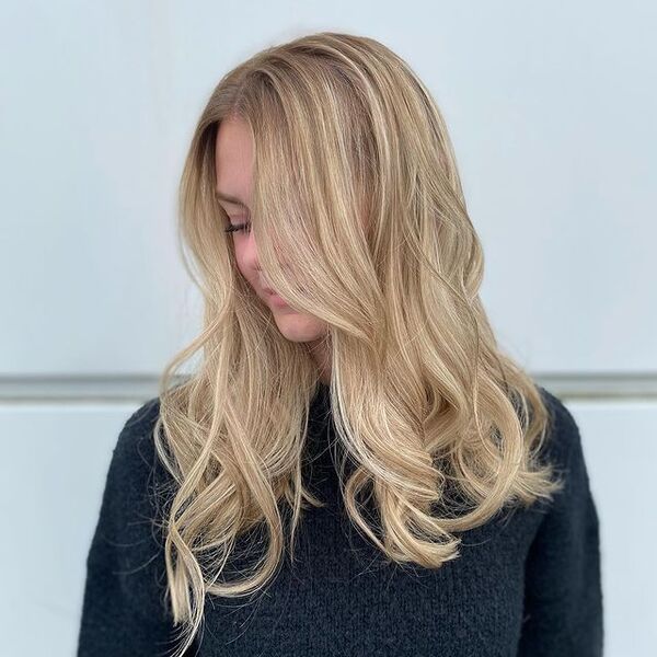 dark blonde hair - a woman wearing a gray longsleeve