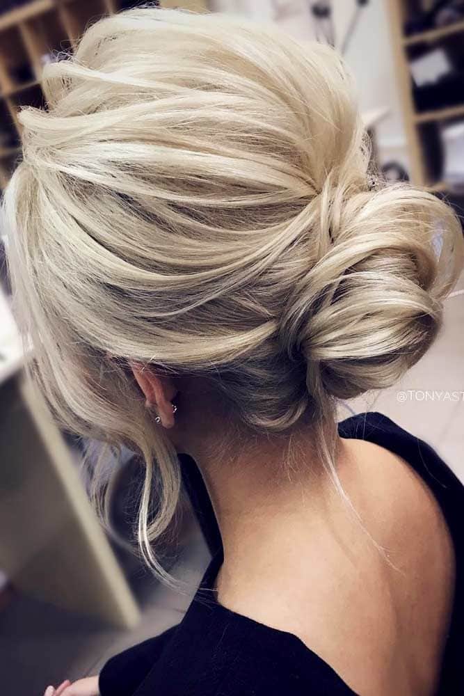 Medium Hair Updos Ideas Blonde #mediumhair #mediumhairstyles