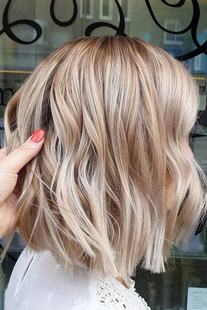 trendy-medium-length-hairstyles-for-thick-hair-blunt-beige-blonde-lob