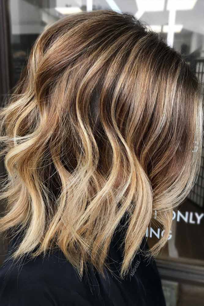 trendy-medium-length-hairstyles-for-thick-hair-layered-wavy-lob-caramel-balayage