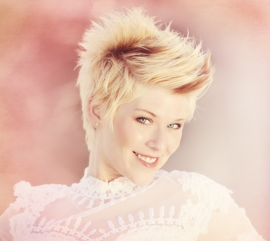 31 Hottest Pixie Cuts with Highlights