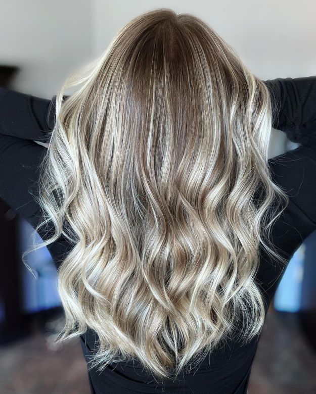 Bright Shiny Blonde Highlights and Warm Lowlights