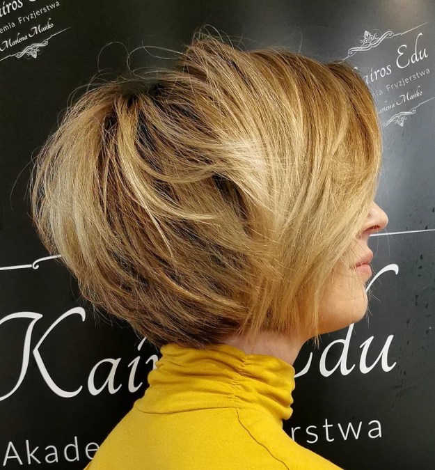 Pixie Bob rubio oscuro con raíces oscuras para cabello grueso