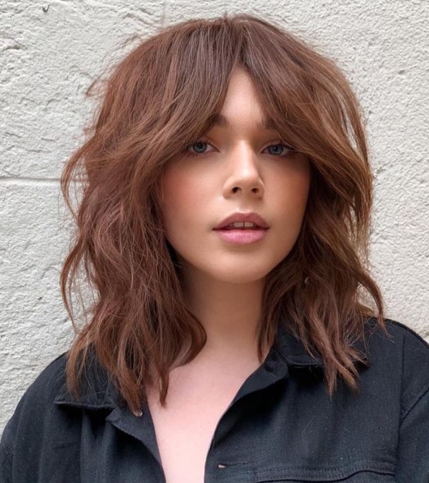 Messy Haircut with CurtainFringe for Round Faces
