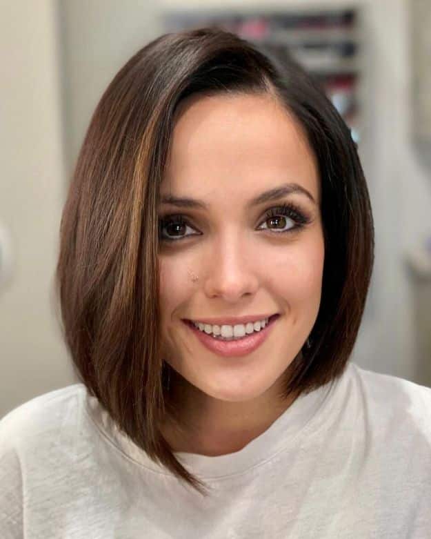 Side Part Asymmetric Bob Hairstyle