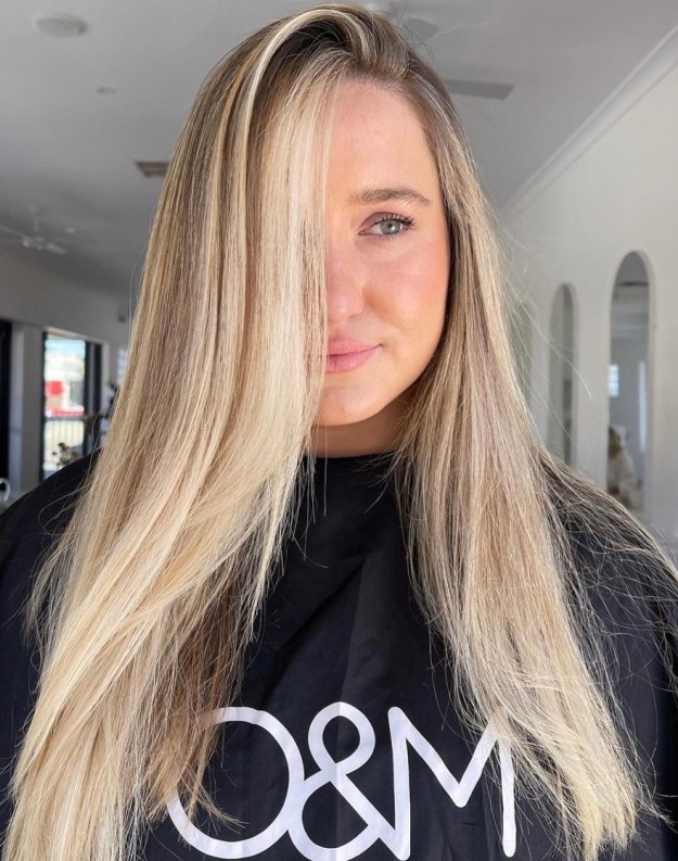 Straight Brown Hair with Blonde Balayage