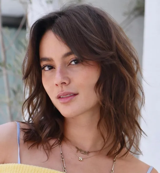 Beachy Waves for Collarbone Lengths