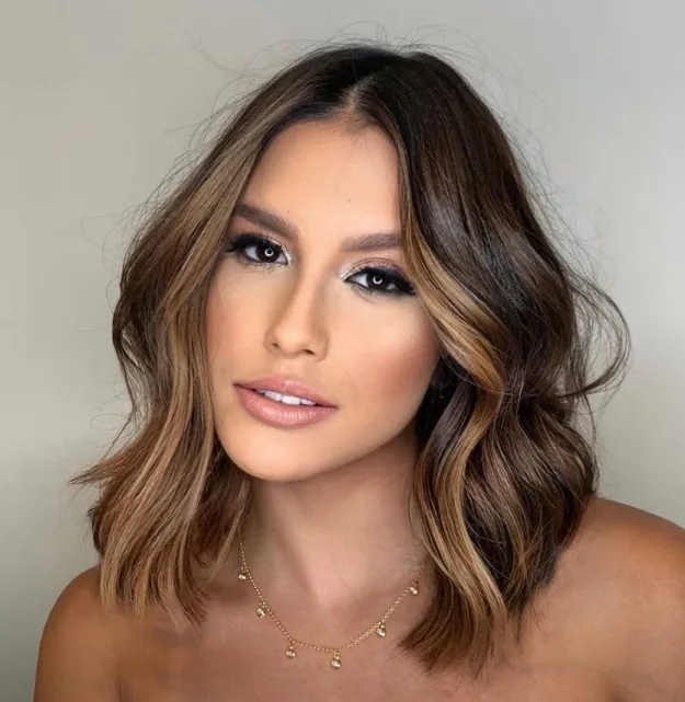 Face-Framing Highlights with a Wavy Brown Lob