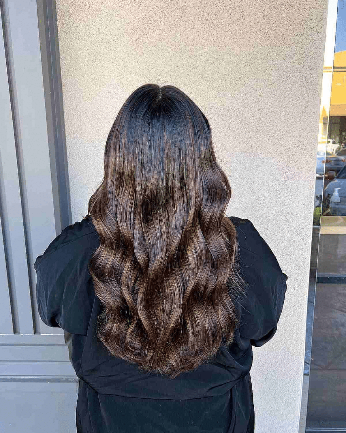 Natural Balayage on voluminous Brunette Hair