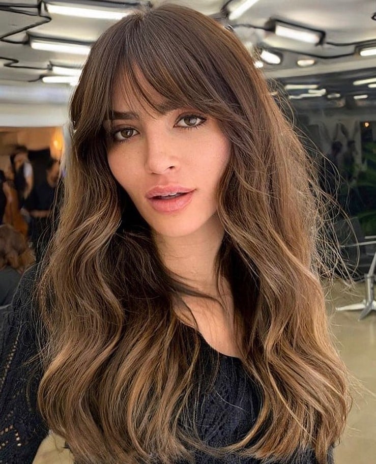 Wavy Hair with Bottleneck Bangs