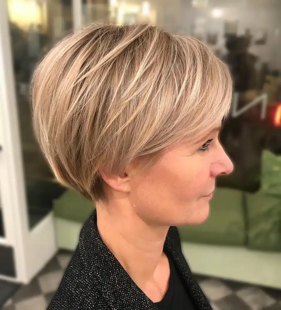 honey-toned-bob-with-lowlights