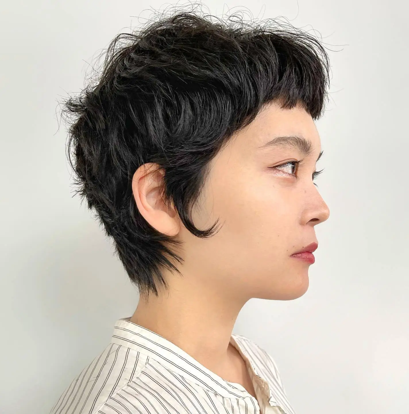 Short Wolf Cuts 2024: Chic and Shaggy Hair Trends Explored