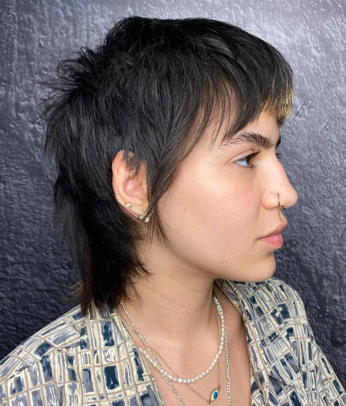 neck-length-mullet-with-feathered-bangs
