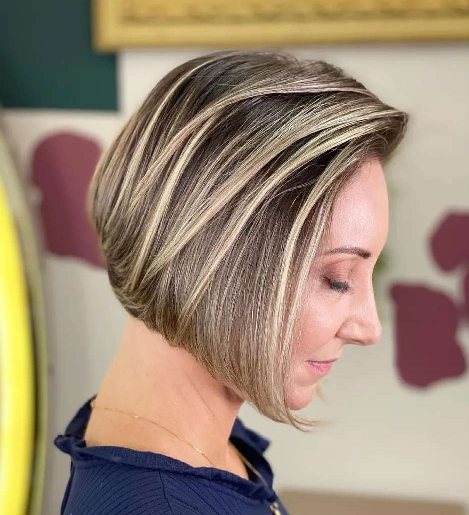 inverted-bob-with-distinct-highlights