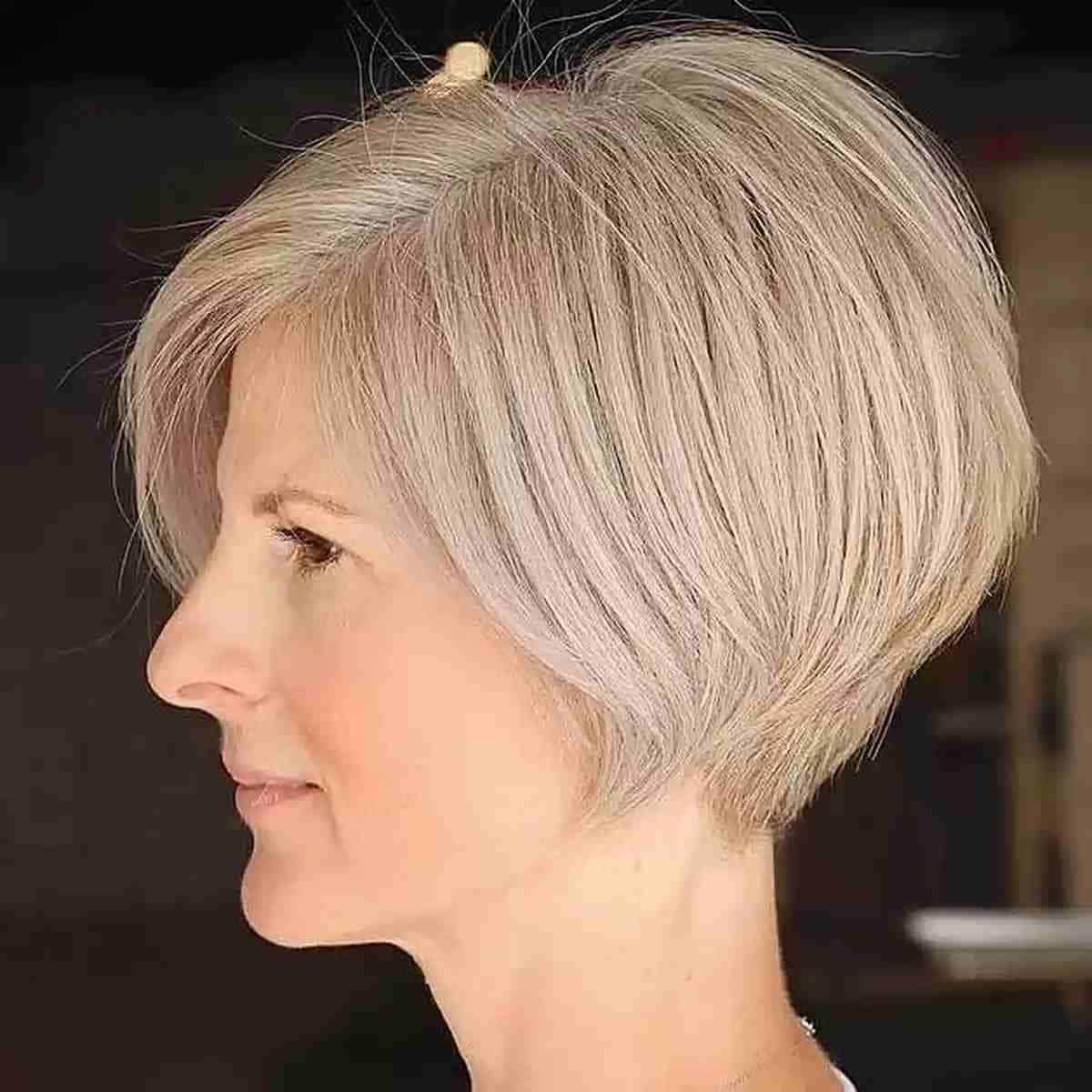 Jaw-Length Bixie Cut with Layers for women with short blonde hair