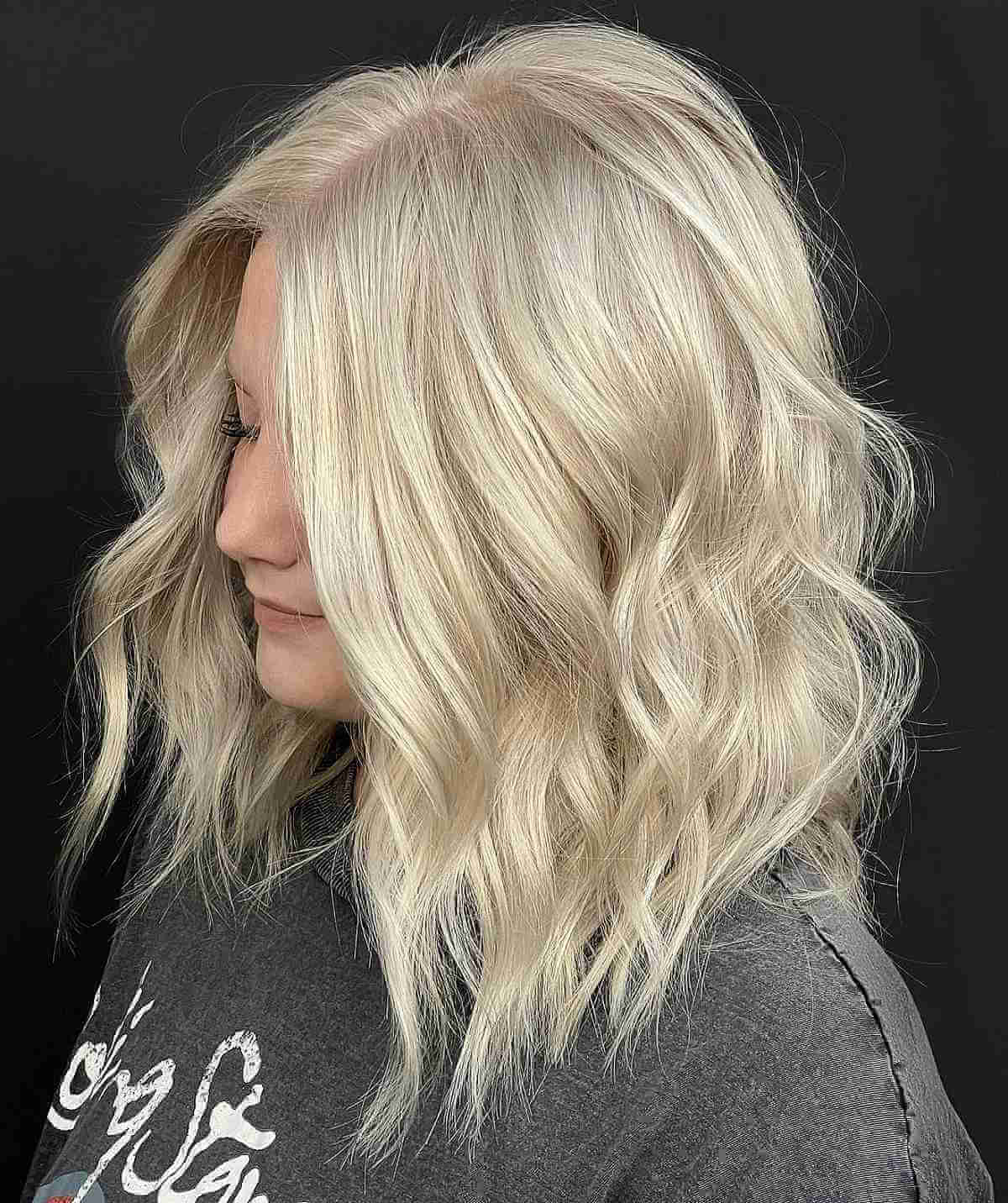 Natural Blonde Waves on a Lob Cut