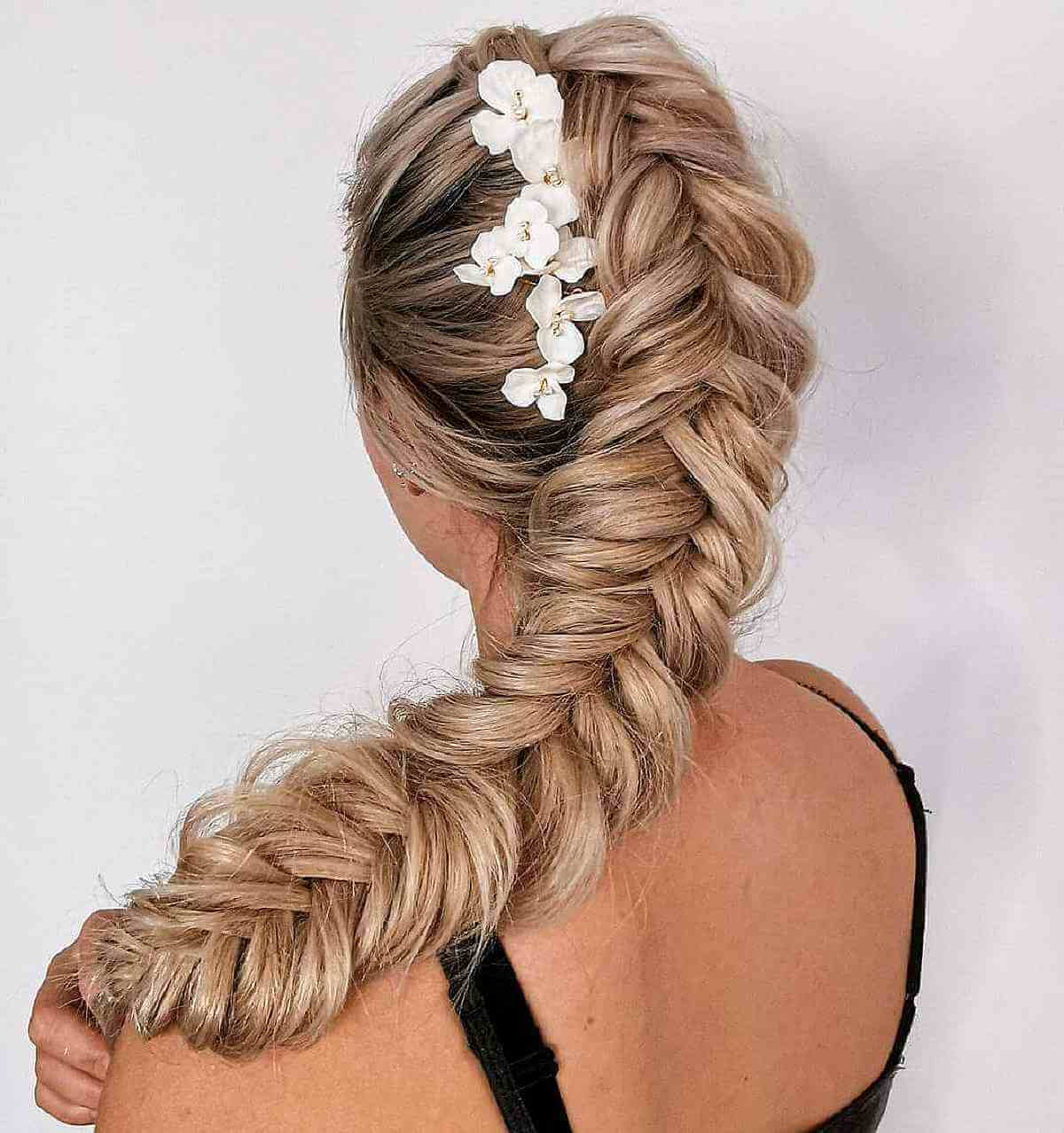 28 Long Blonde Hair Styles That Are Taking Over in 2025 Beautiful Fishtail Braid for Long Hair