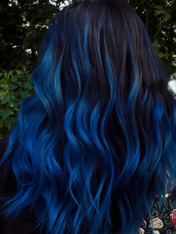 26 Chic and Luxurious Hair Colors for Winter 2025