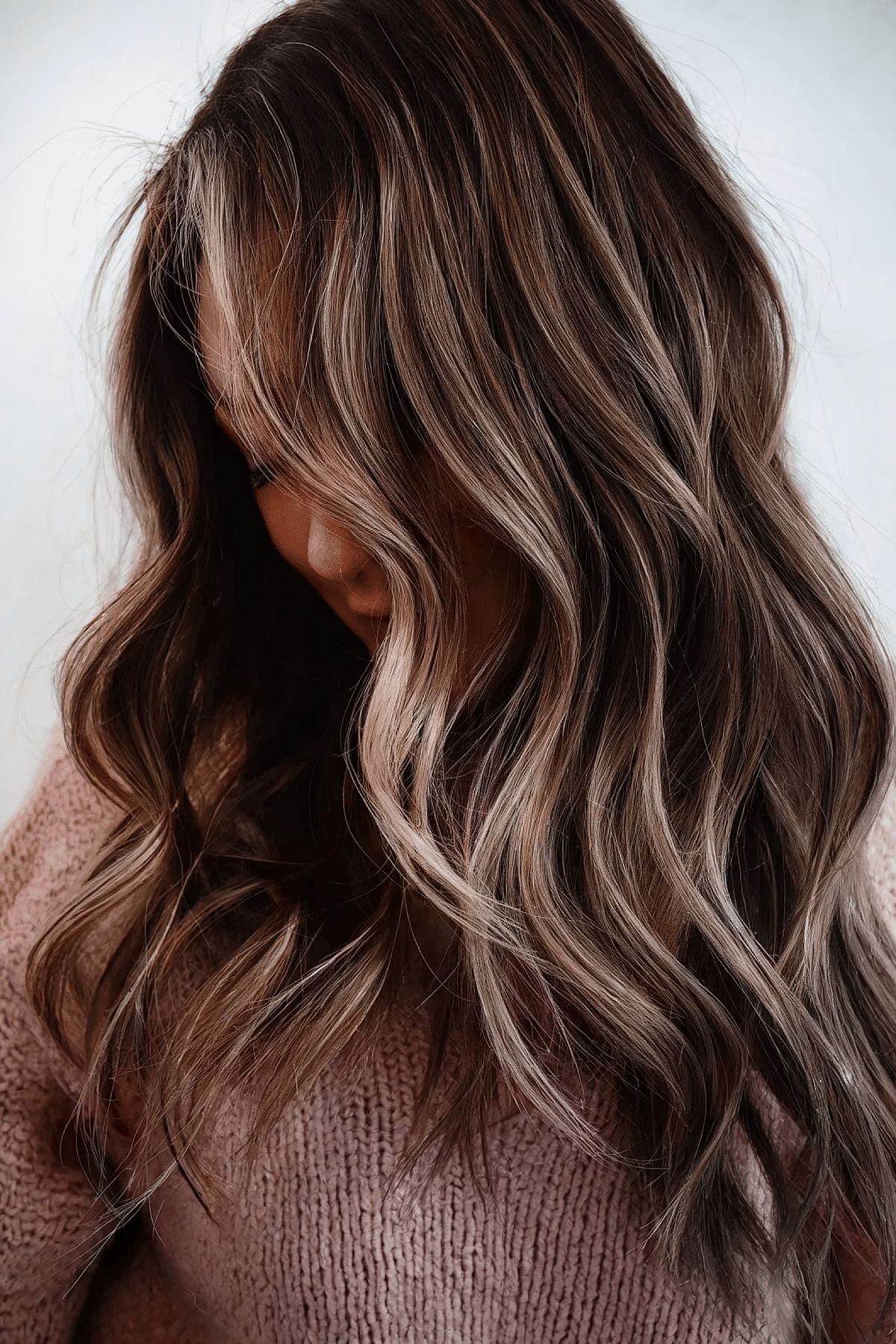 26 Chic and Luxurious Hair Colors for Winter 2025