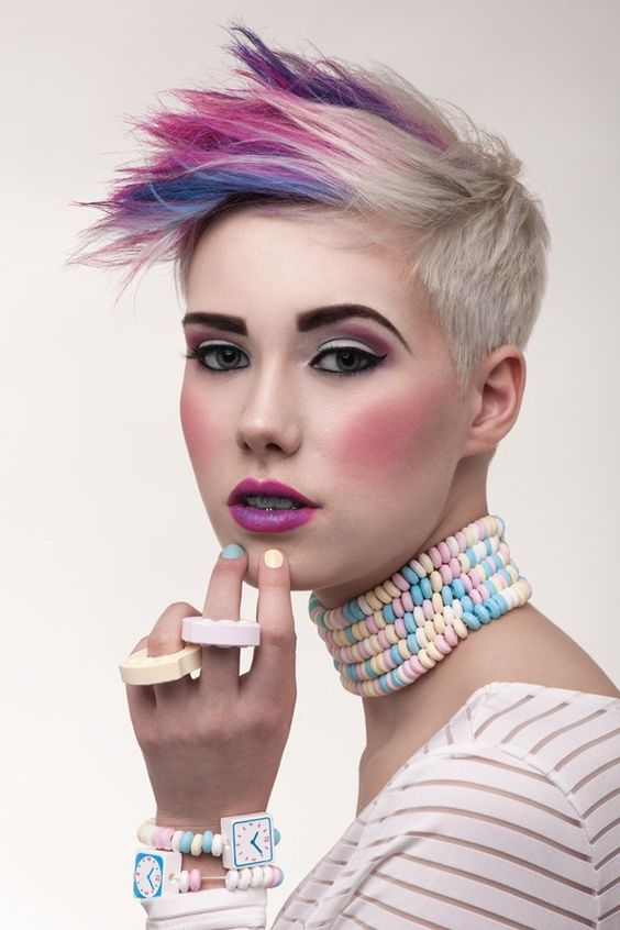 15. Pixie with Highlighted Tips